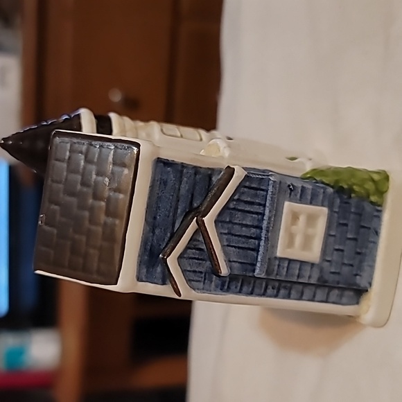 Otagiri Victorian Houses Salt and Pepper Shakers Set Handpainted Vintage Japan - Picture 10 of 14